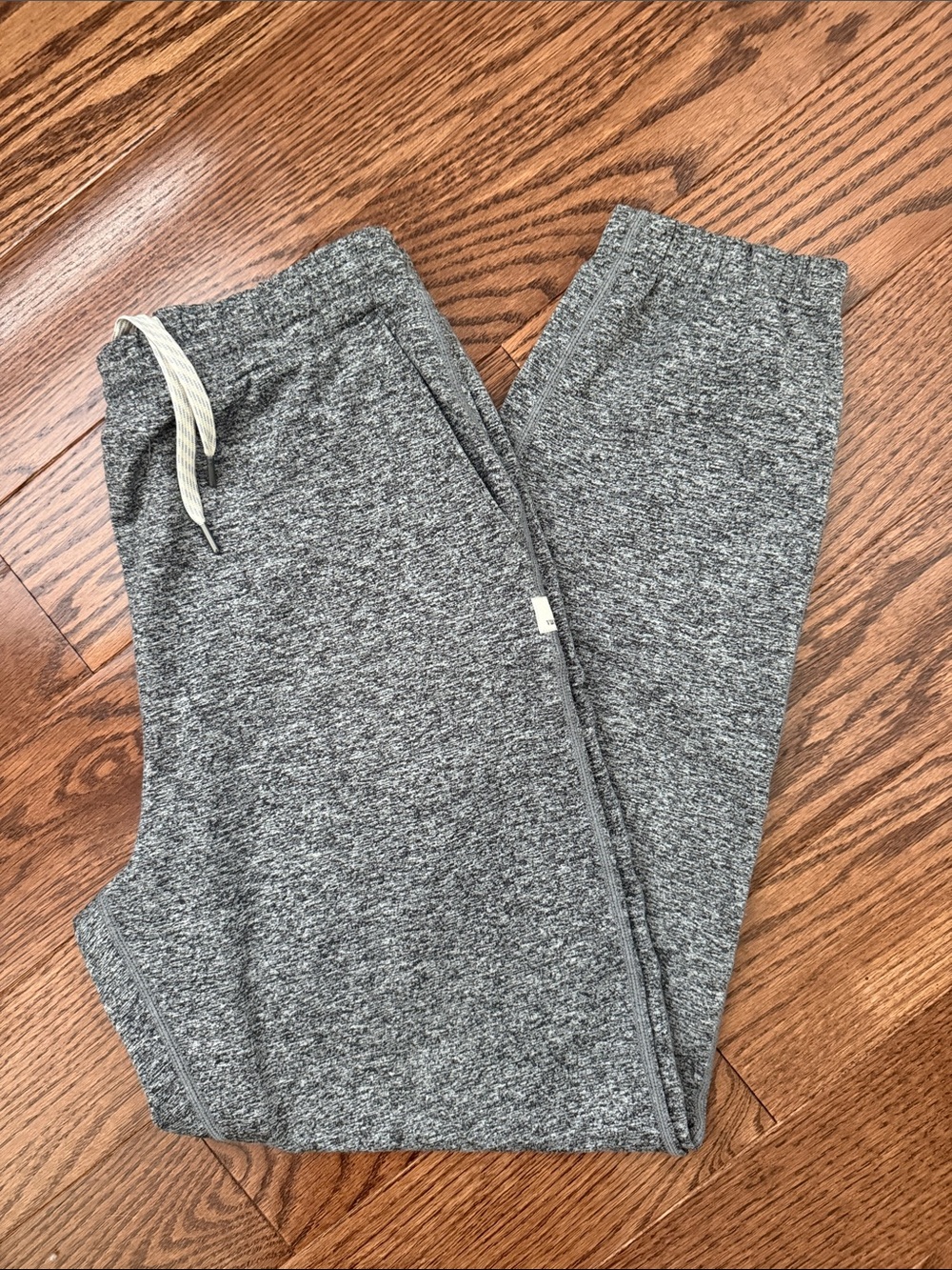 Vuori Women’s Heather Gray Jogger Pants